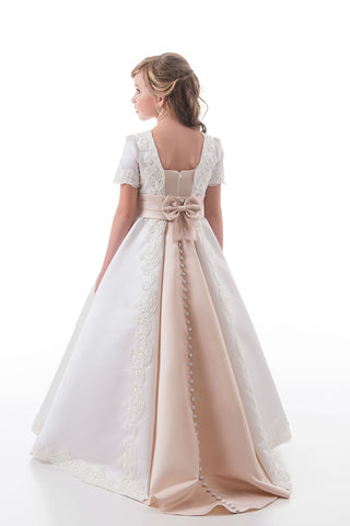 2024 A Line Scoop Short Sleeves Flower Girl Dresses With Applique Satin