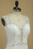 2024 Lace Wedding Dresses Mermaid V Neck With Beading Sweep Train