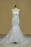 2024 Strapless Mermaid/Trumpet Wedding Dress With Applique Organza Chapel Train